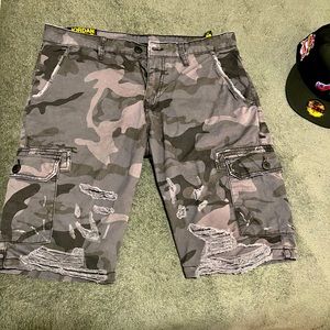 Jordan Craig black and gray camo cargo shorts distressed look never worn size 34